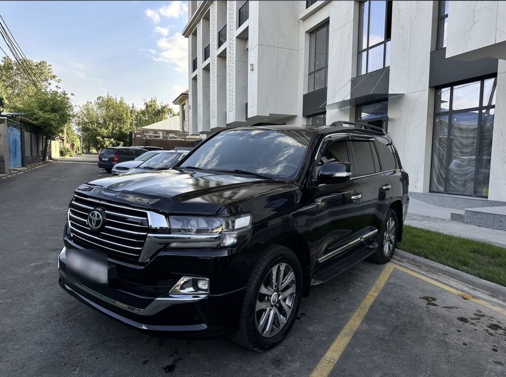 Toyota Land Cruiser: 2017 г., 4.6 л, Автомат, Бензин, Внедорожник: фото 2