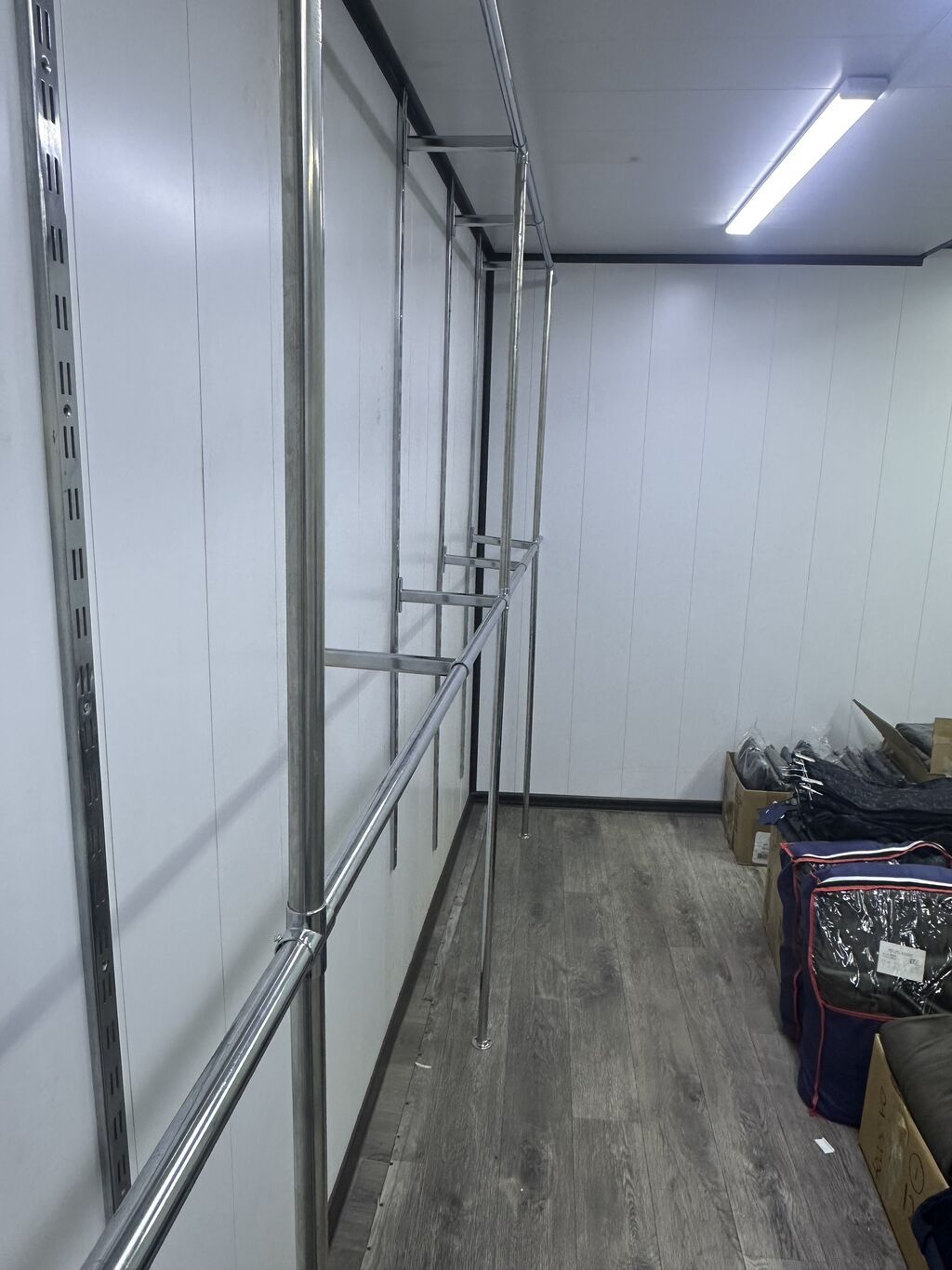 Продается контейнер на Муниципальном рынке оберон Дордой, 2 контейнера