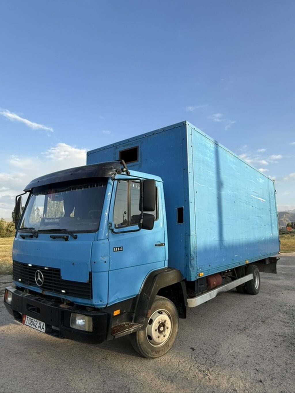 Грузовой автомобиль Mercedes-Benz 814, будка. Машина жакшы сырдакана: фото 3