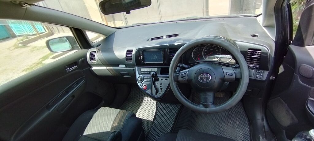 Toyota WISH: 2003 г., Автомат, Бензин, Минивэн: фото 8