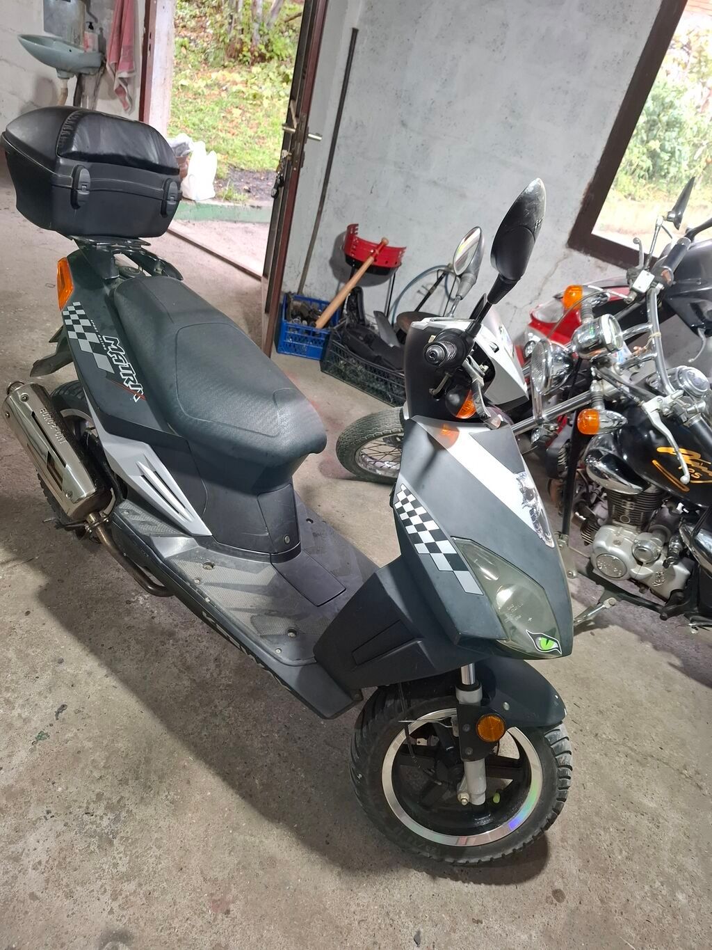 Ostali motocikli i skuteri: 49 kubika skuter vodi se na meni registrovan je