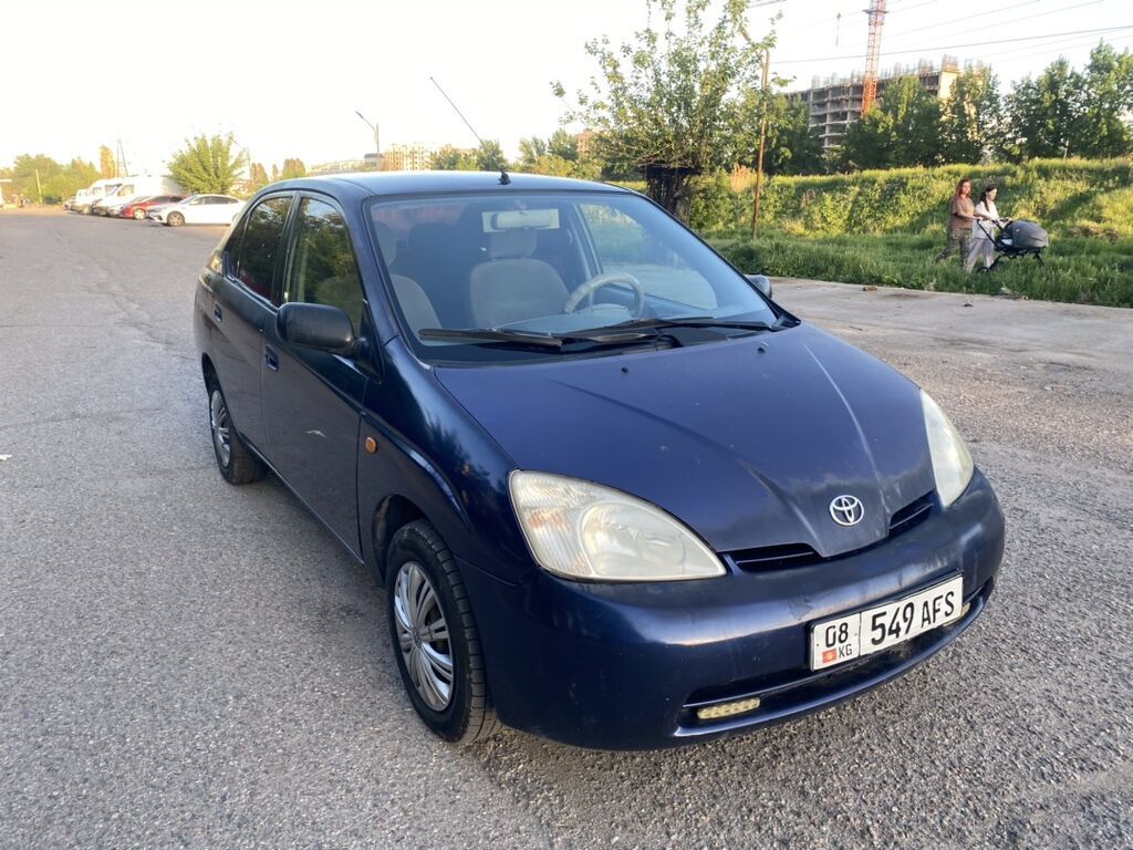 Toyota Prius 2002 г., гибрид, седан: фото 3