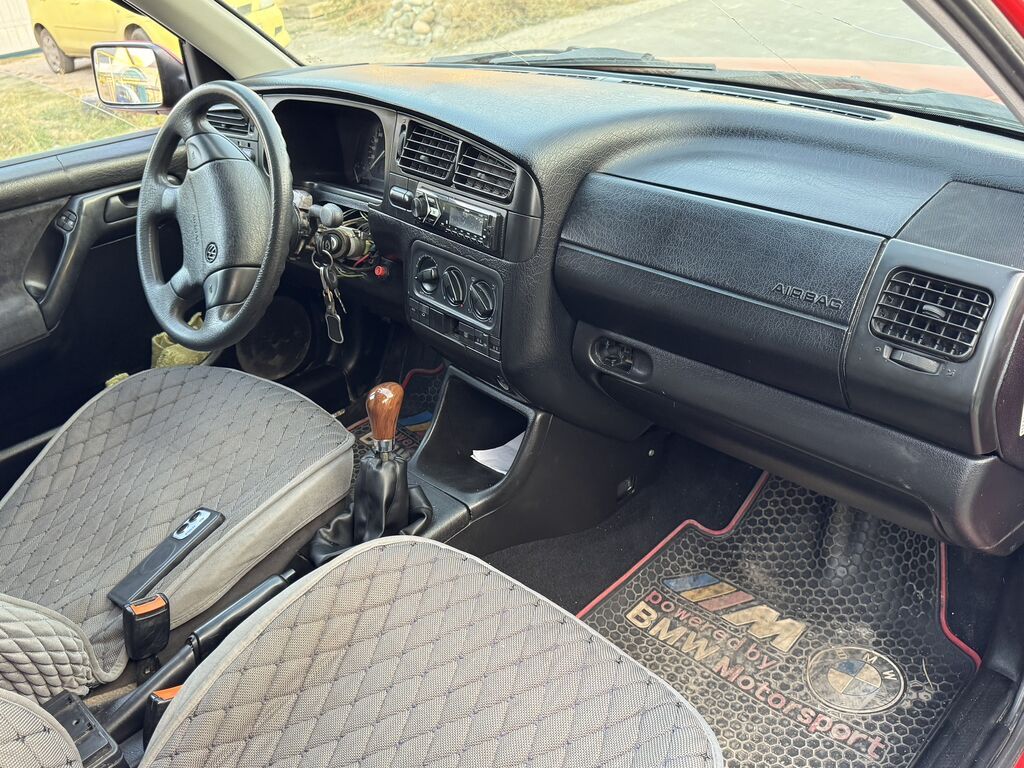 Volkswagen Golf: 1996 г., 2 л, Механика, Бензин, Хэтчбэк: фото 7