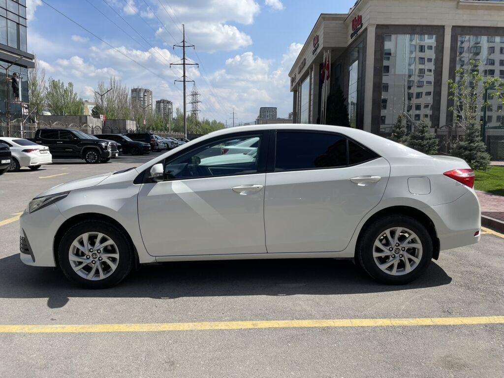 Toyota Corolla: 2017 г., 1.6 л, Автомат, Бензин, Седан — фото 3