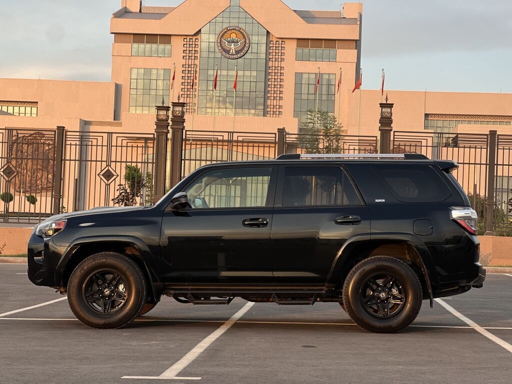 Toyota 4Runner: 2020 г., 4 л, Автомат, Бензин, Внедорожник: фото 6