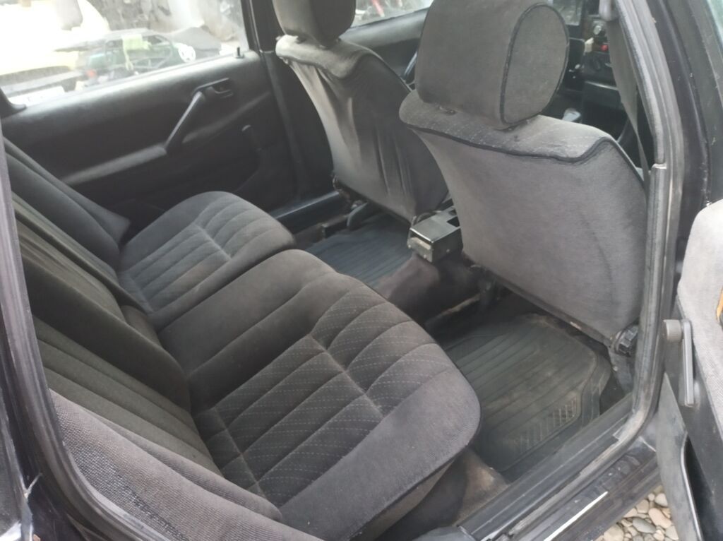 Volkswagen Passat: 1991 г., 1.8 л, Механика, Бензин, Универсал: фото 6