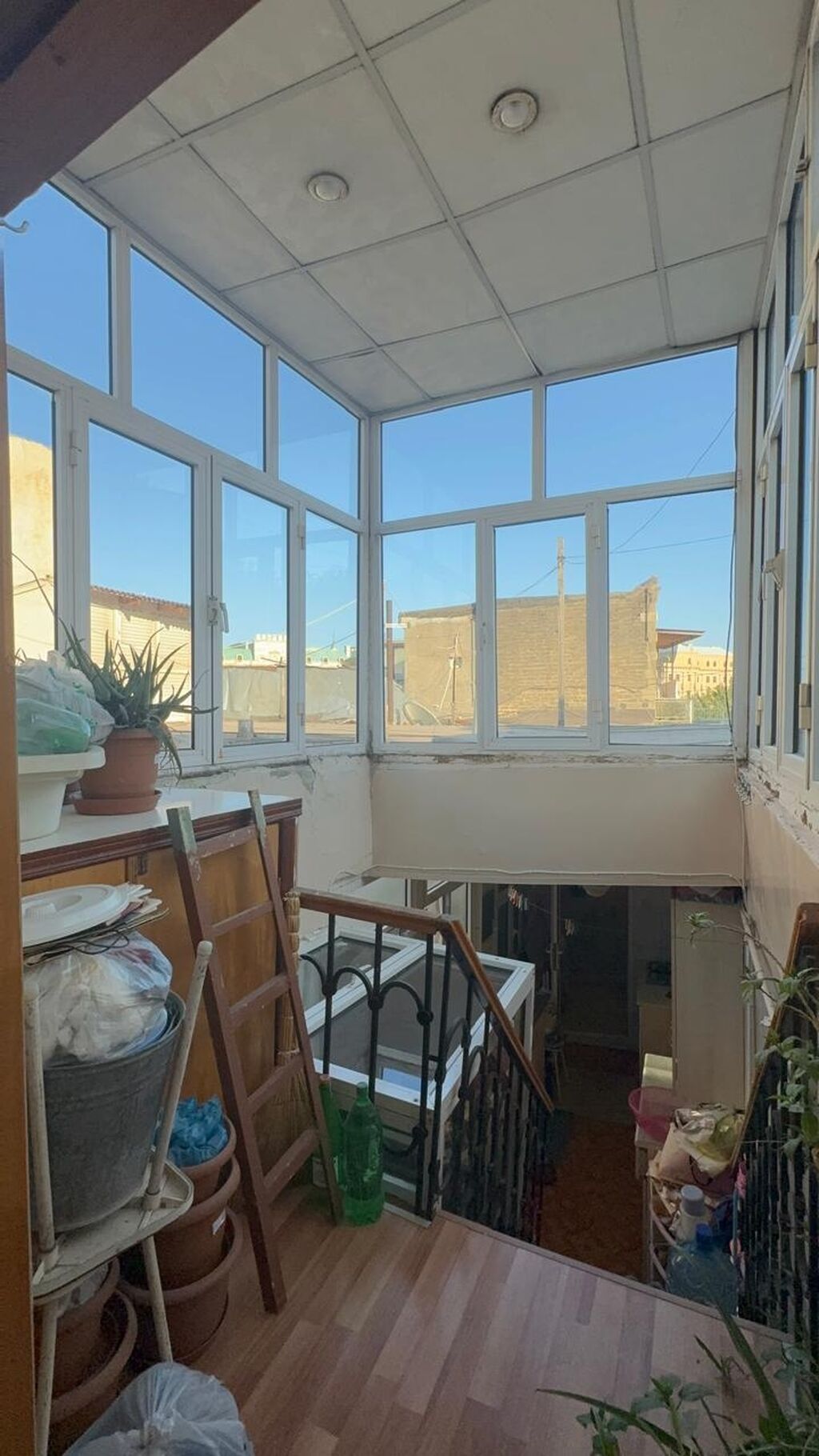 6 otaqlı, 216 kv. m, Orta təmir
