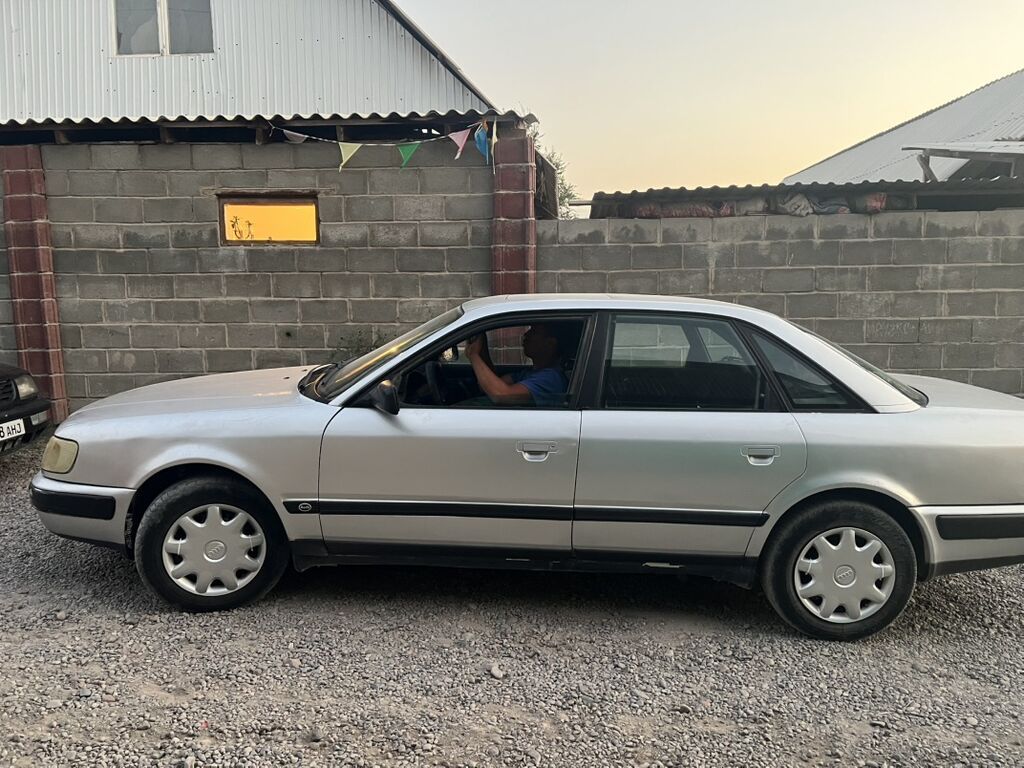 Audi 100: 1991 г., 2 л, Механика, Бензин, Седан: фото 8