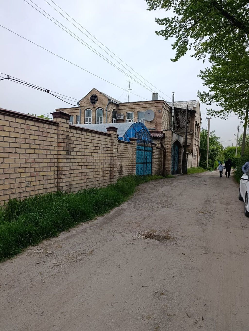 Двухэтажный кирпичный дом, отлично подходит под мини‑отель. Локация: фото 1
