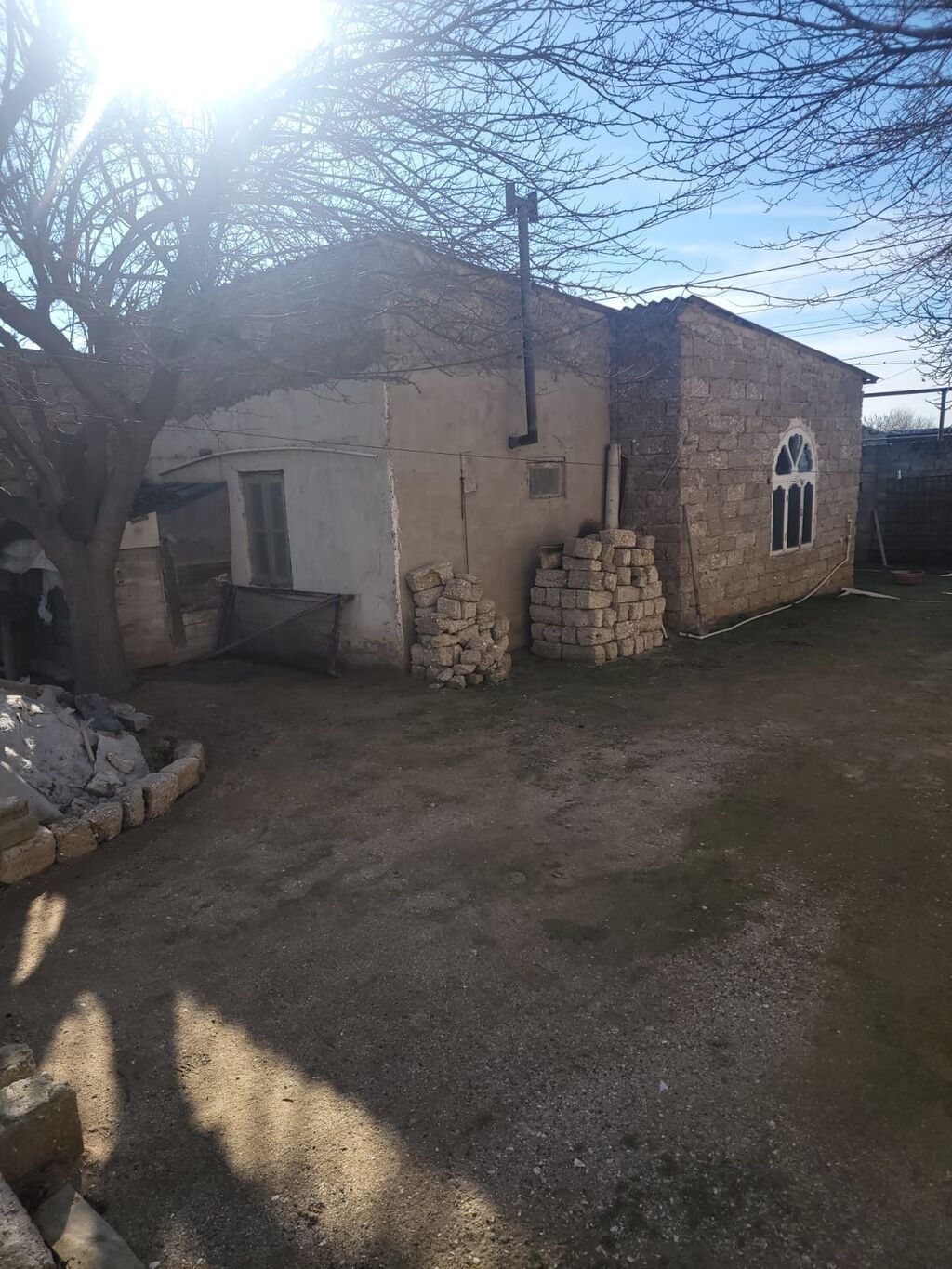Satış üçün həyət evi və torpaq sahəsi Binə savxozda məçitddən yuxarı