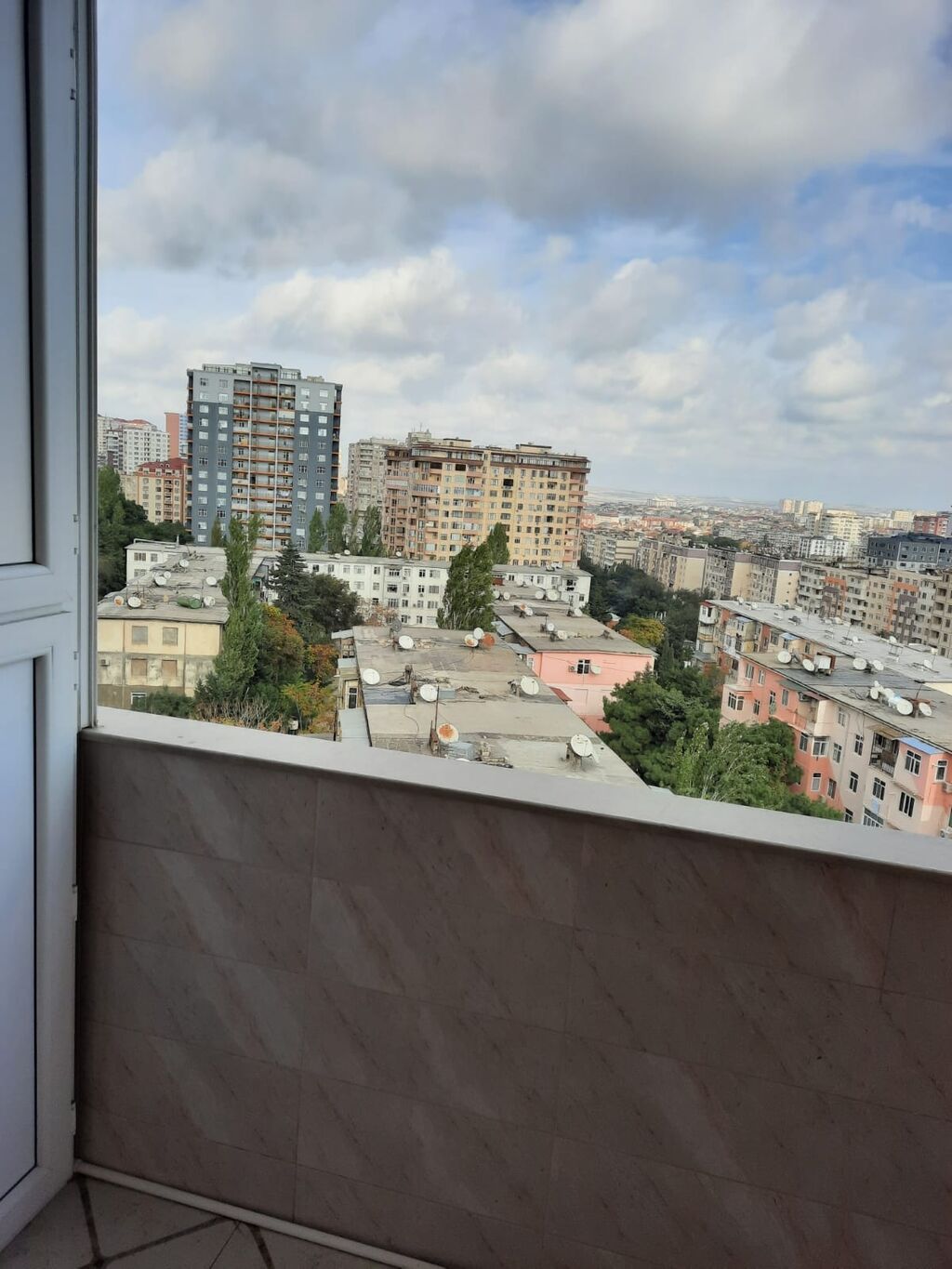 4-cü mikrorayon, 3 otaqlı, Yeni tikili, m. Memar Əcəmi, 130 kv. m
