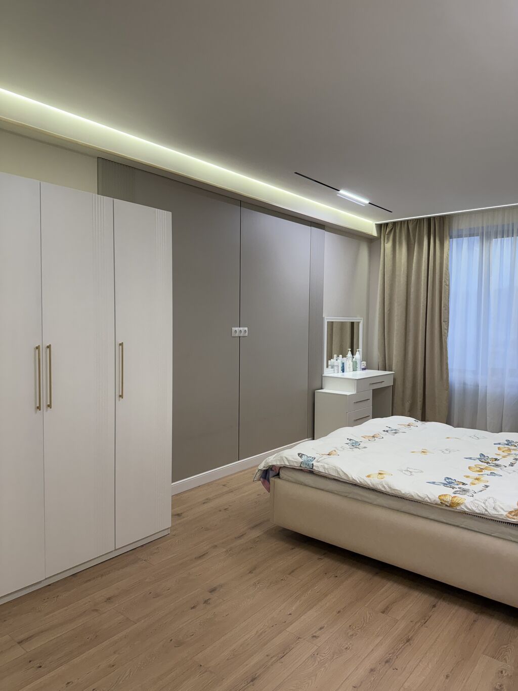 3 комнаты, 111 м², 12 мкр Элитка, 8 этаж, Дизайнерский ремонт: фото 1