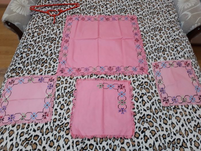Ostalo za kuću: Rozr set,rucni rad, 60x60,33x30,33x33,30x25.Sve je 400din. na lalafo.rs Rozr set,rucni rad, 60x60,33x30,33x33,30x25.Sve je 400din. - Barajevo