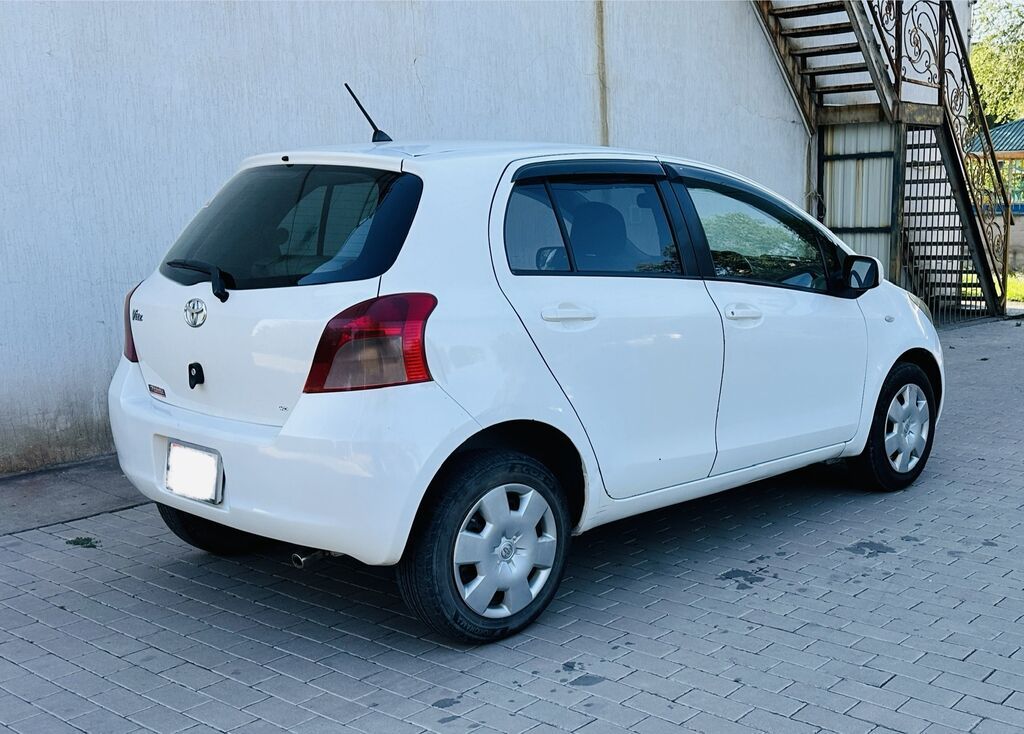 Toyota Vitz: 2006 г., 1.3 л, Автомат, Бензин, Хэтчбэк: фото 4