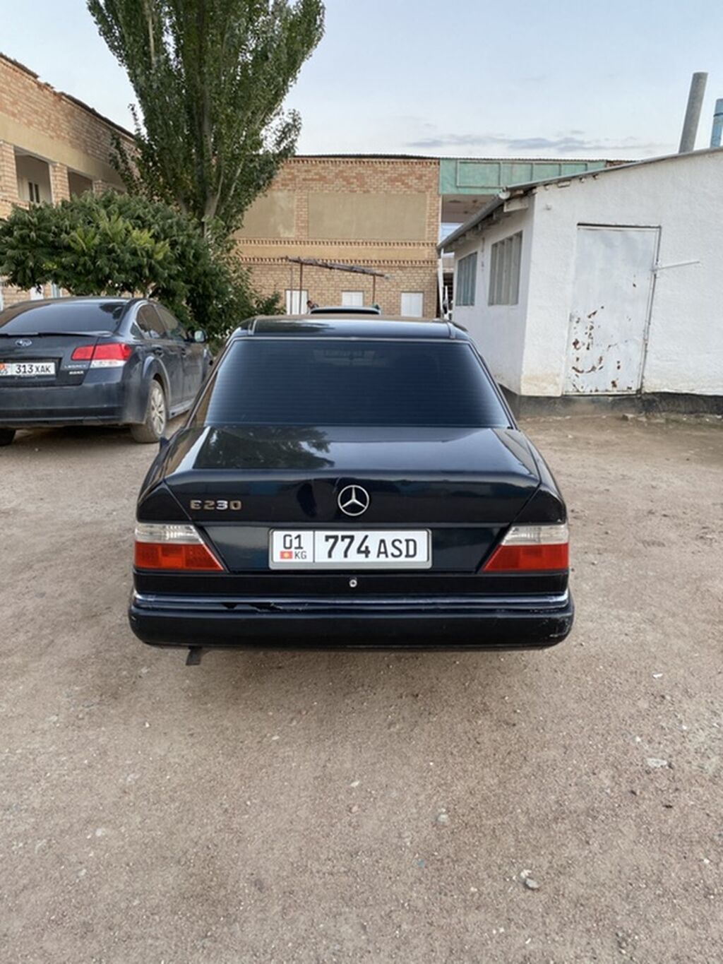 Mercedes-Benz W124: 1990 г., 2.3 л, Механика, Бензин, Седан: фото 4