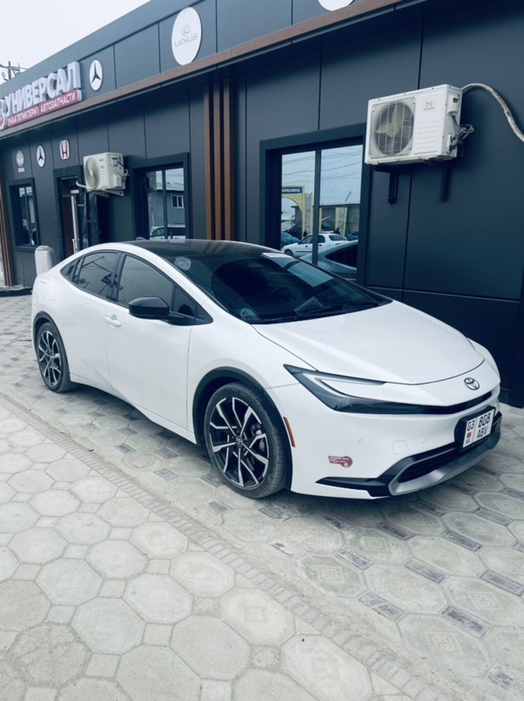 Toyota Prius: 2024 г., 2 л, Вариатор, Гибрид, Лифтбек: фото 5