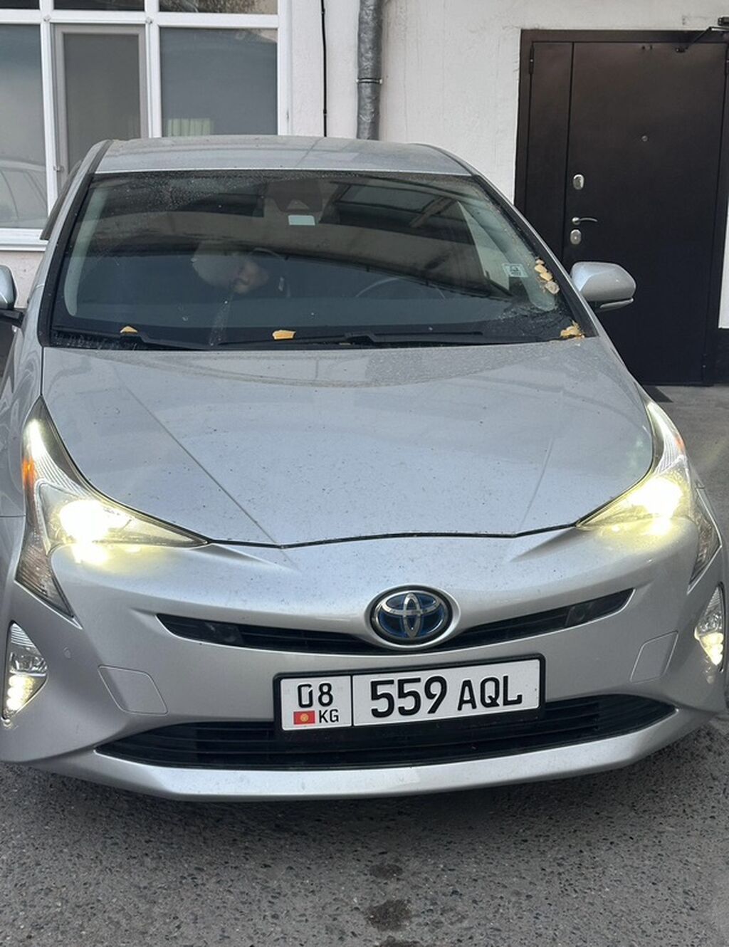 Toyota Prius: 2017 г., 1.8 л, Автомат, Гибрид, Хэтчбэк: фото 2