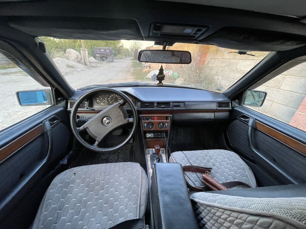 Mercedes-Benz W124: 1991 г., 2.3 л, Автомат, Бензин, Универсал: фото 3