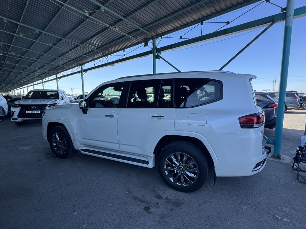 Toyota Land Cruiser: 2022 г., Бензин, Внедорожник: фото 2