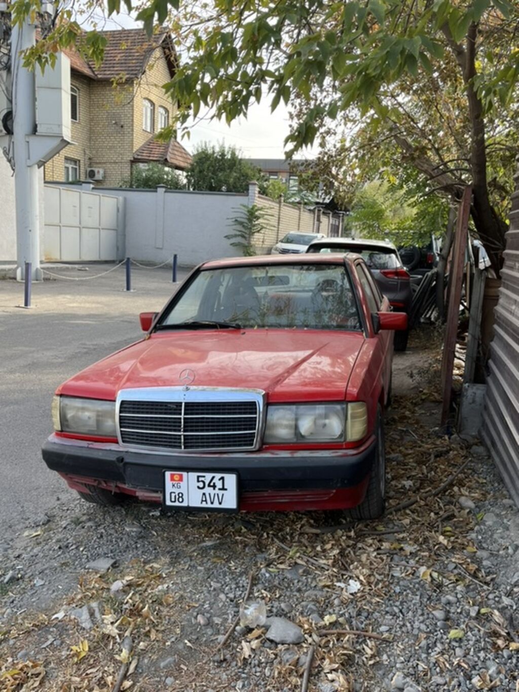 Mercedes-Benz 190: 1984 г., 2 л, Механика, Бензин, Седан: фото 2
