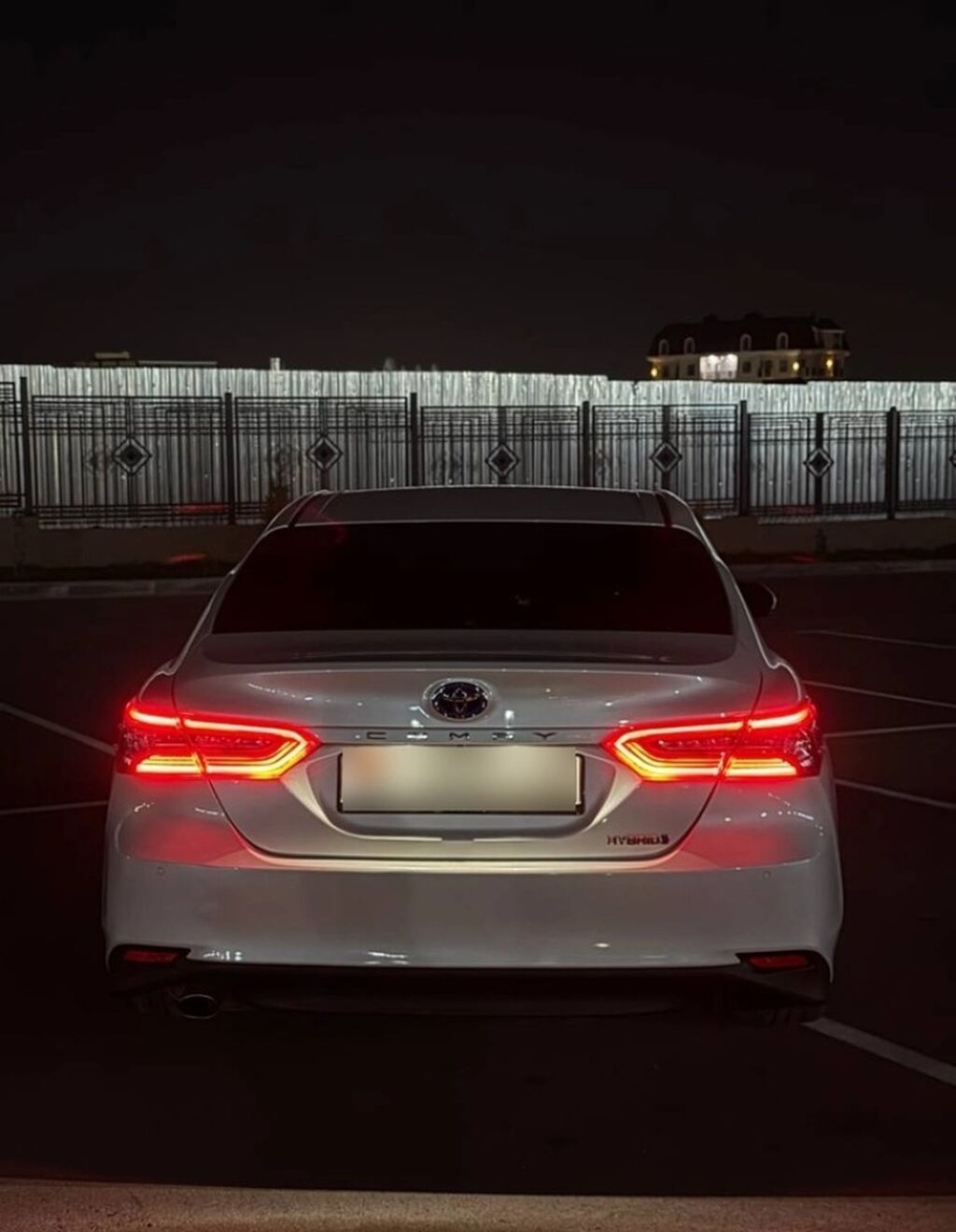 Toyota Camry: 2022 г., 2.5 л, Автомат, Гибрид, Седан: фото 4