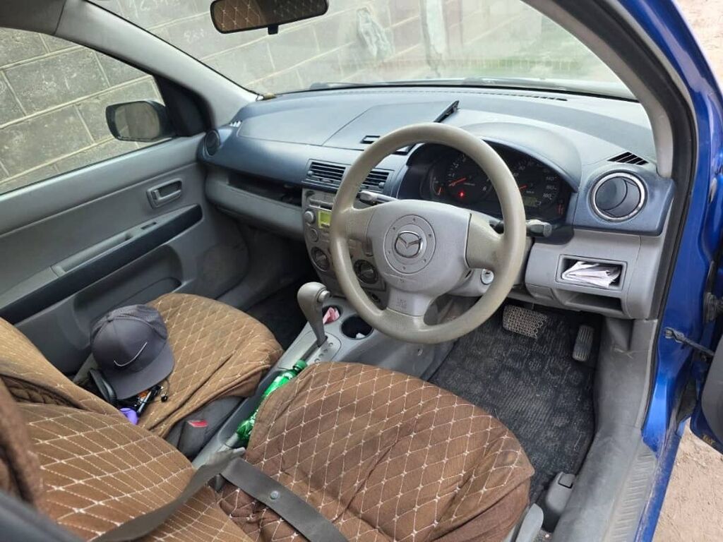Mazda Demio: 2003 г., 1.3 л, Автомат, Бензин, Хэтчбэк: фото 4