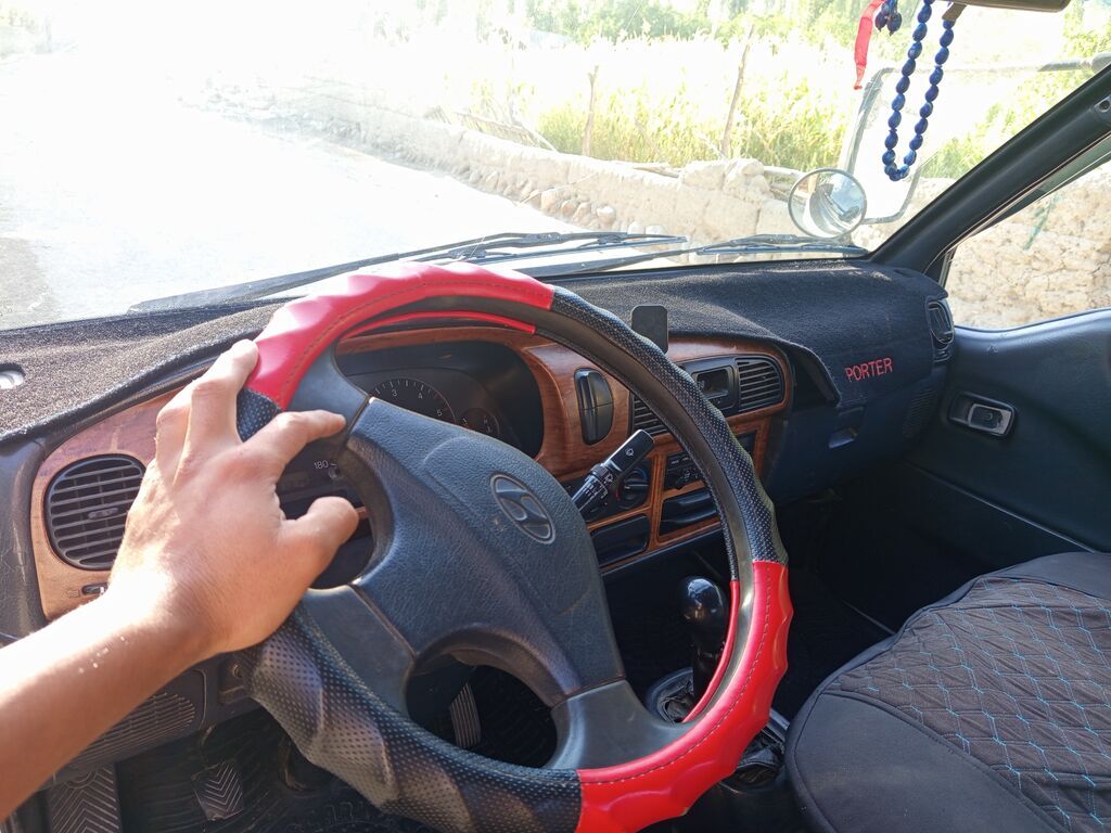 Hyundai Porter (Porter I) — компактный бортовой грузовик. Адрес: фото 4