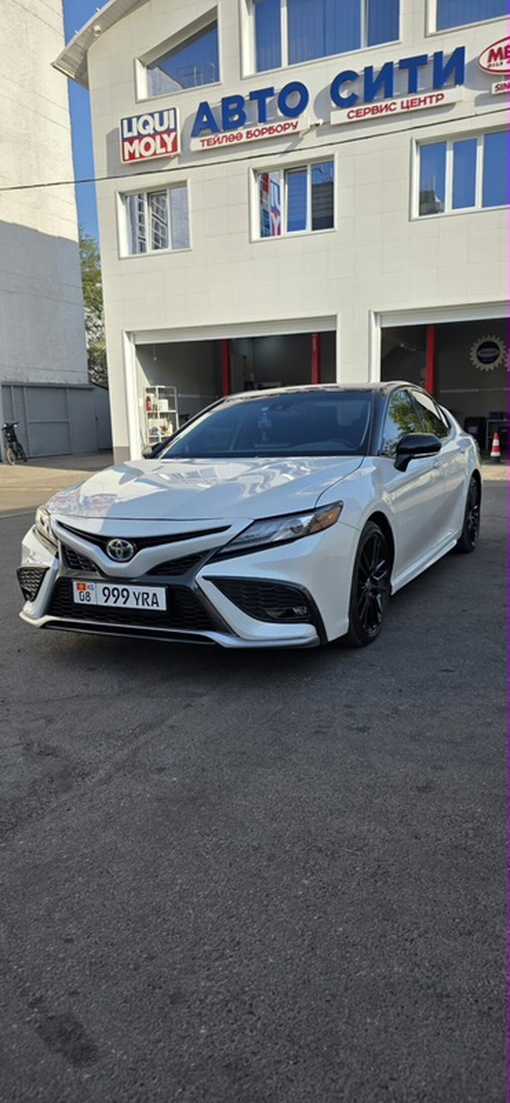 Toyota Camry: 2022 г., 2.5 л, Автомат, Гибрид, Седан: фото 2