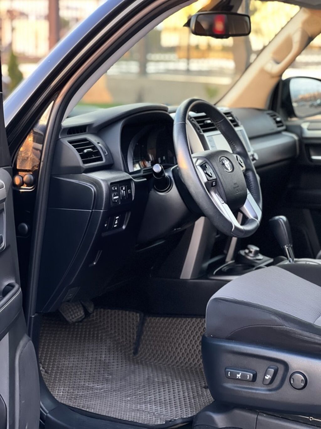 Toyota 4Runner: 2020 г., 4 л, Автомат, Бензин, Внедорожник: фото 8
