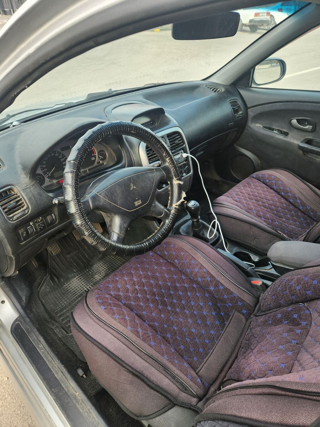 Mitsubishi Carisma: 2002 г., 1.6 л, Механика, Бензин, Седан: фото 7