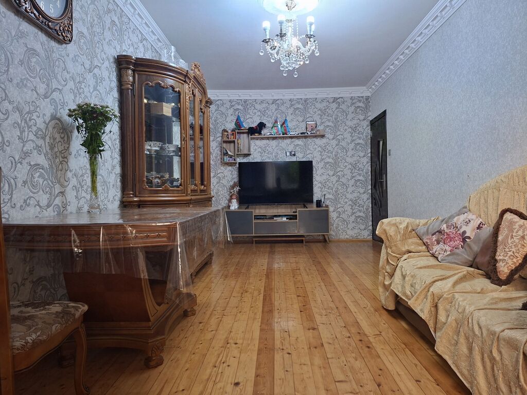 Bakı, Qaraçuxur qəs., 5 otaqlı, Köhnə tikili, 120 kv. m