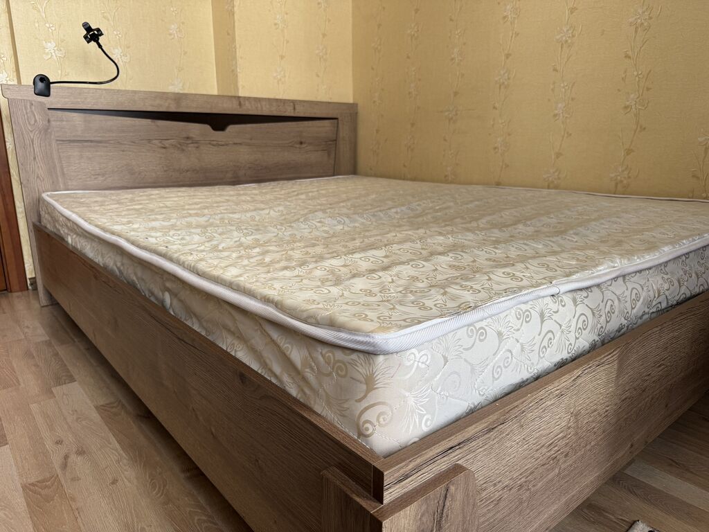 Двуспальная кровать, Б/у, С матрасом, длина - 210 см: фото 2