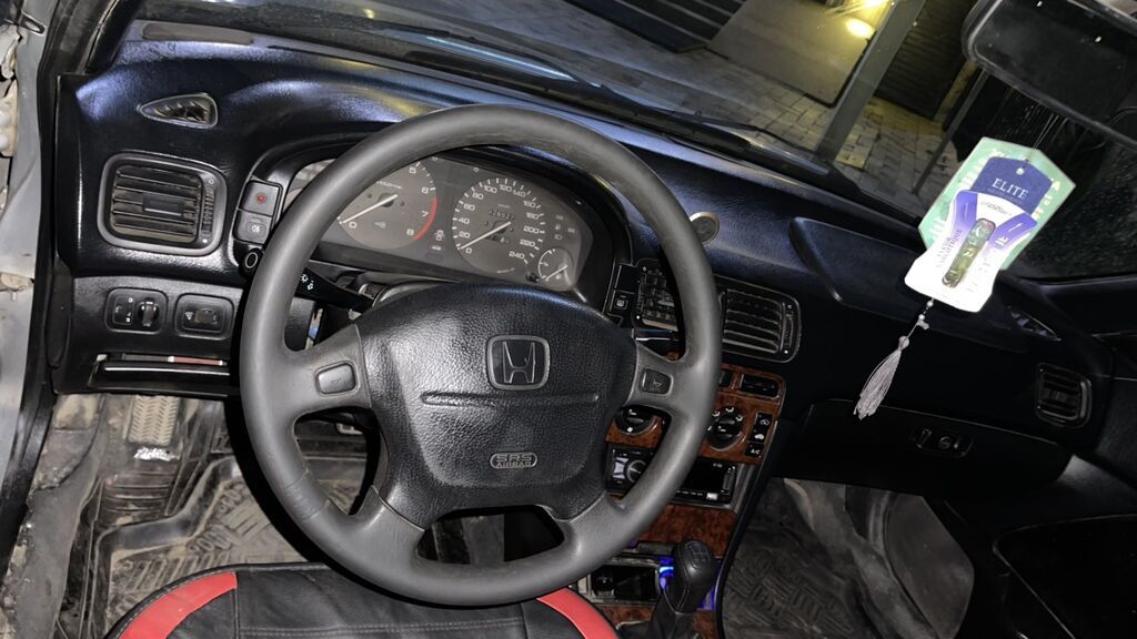 Honda Accord: 1998 г., 2 л, Механика, Бензин, Седан: фото 5