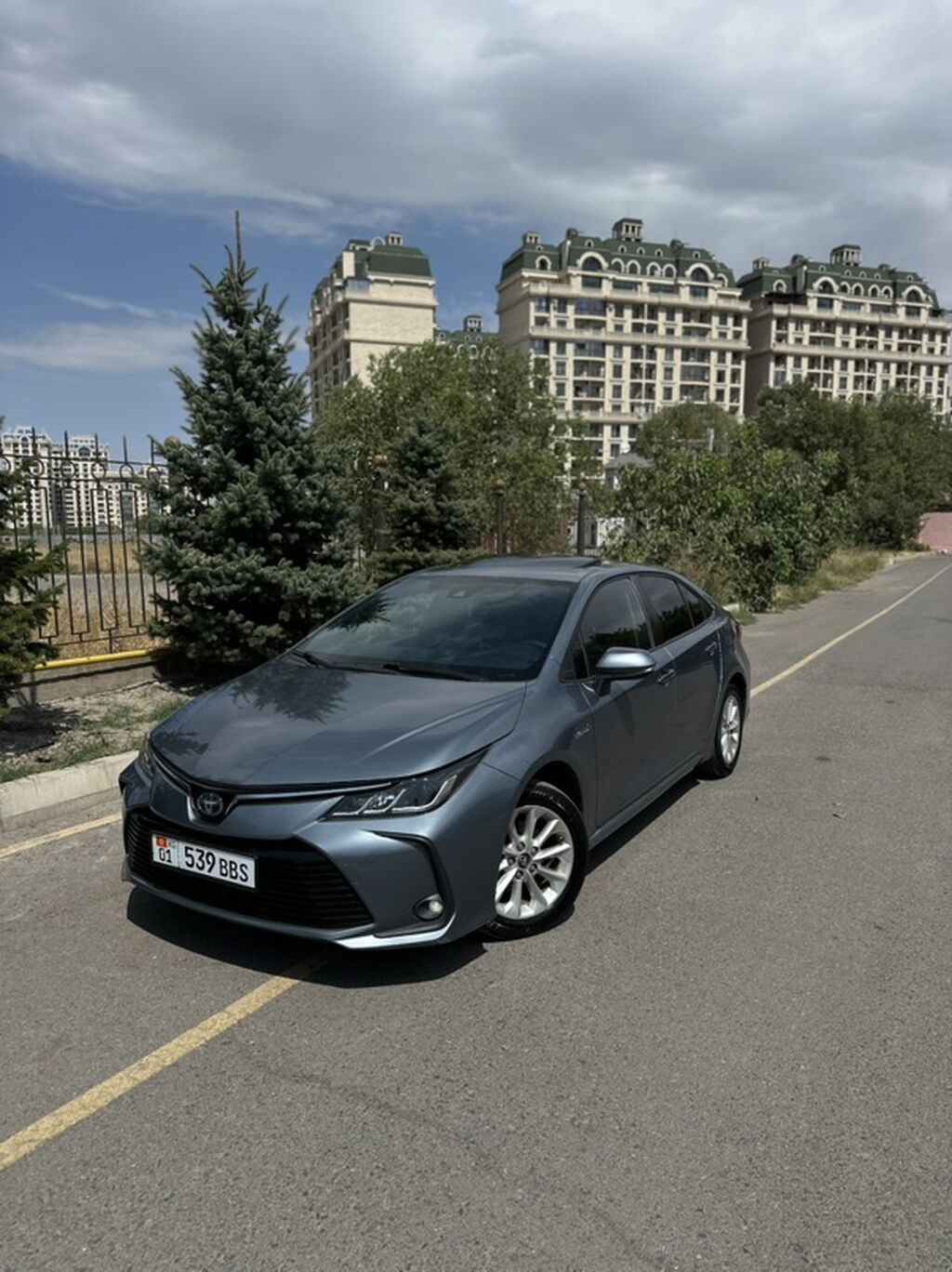 Toyota Corolla: 2019 г., 1.8 л, Вариатор, Гибрид, Седан: фото 2