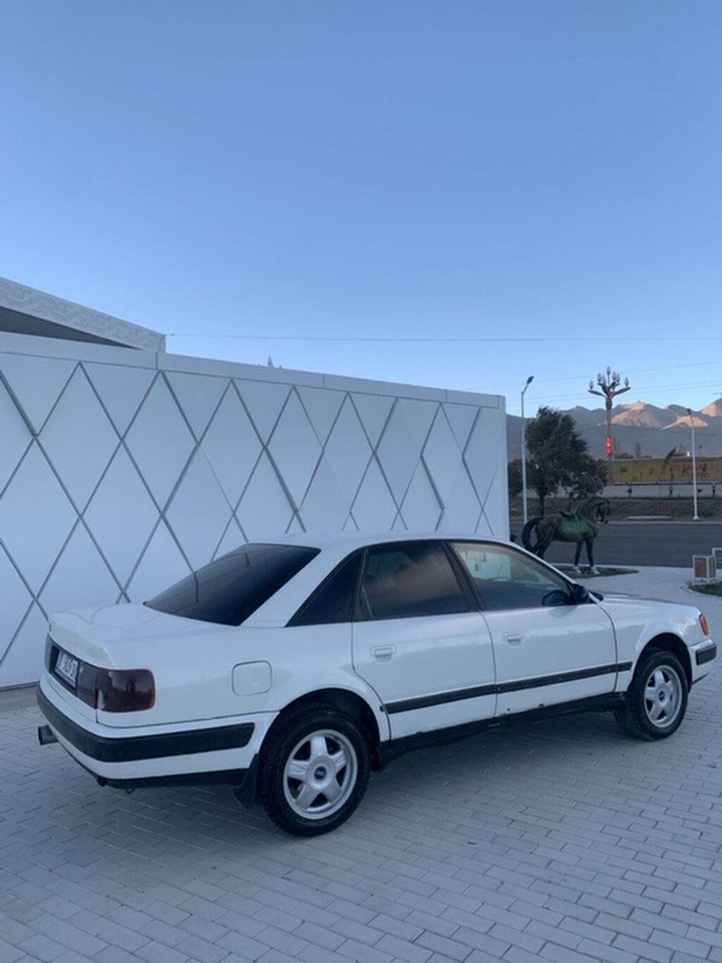 Audi 100: 1991 г., 2 л, Механика, Бензин, Седан: фото 5