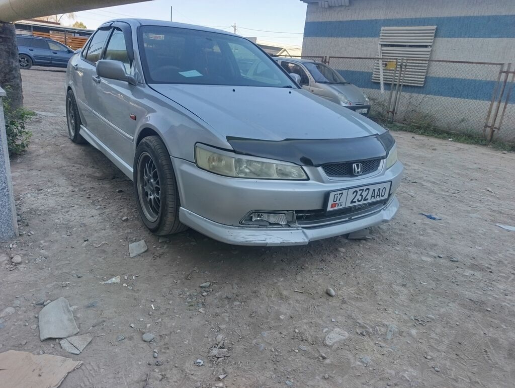Honda Accord: 2000 г., Седан: фото 1