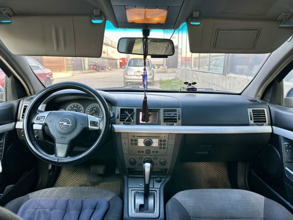 Opel Vectra: 2005 г., 2.2 л, Автомат, Бензин, Универсал: фото 6