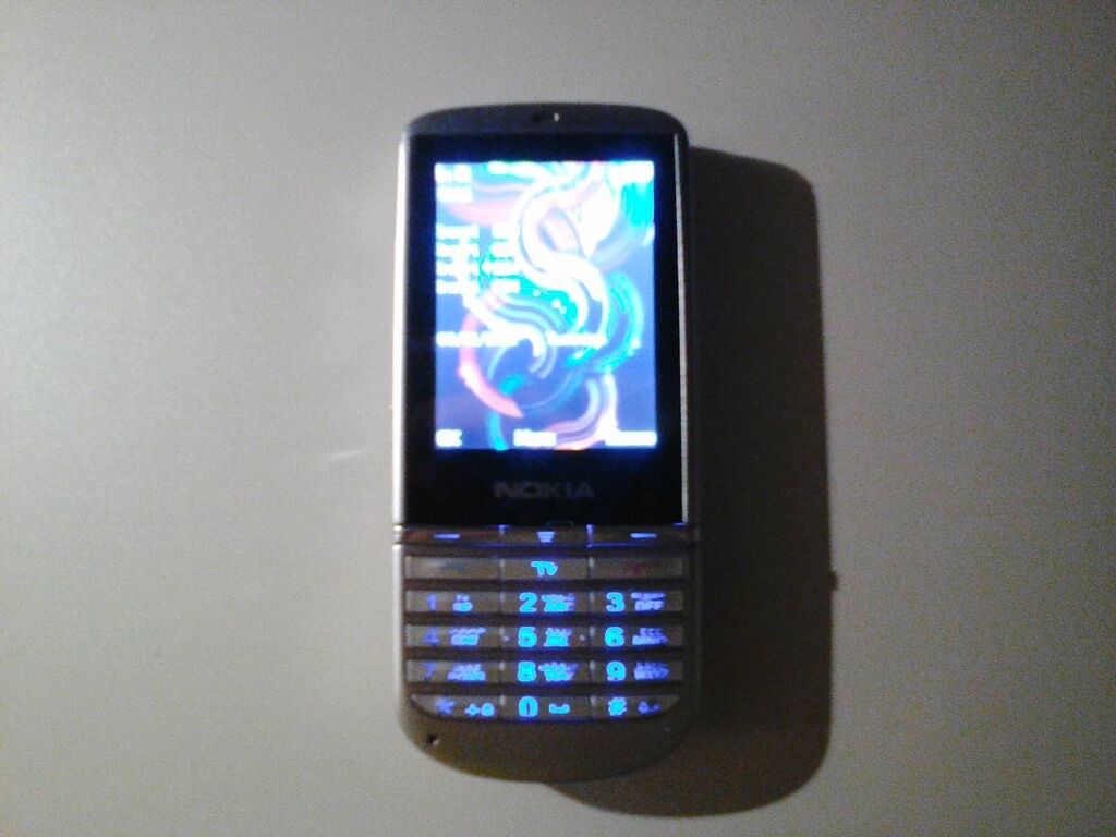 Nokia N300, radi istovremeno sa 4 SIM kartice, 2.4" touch 5500 RSD
