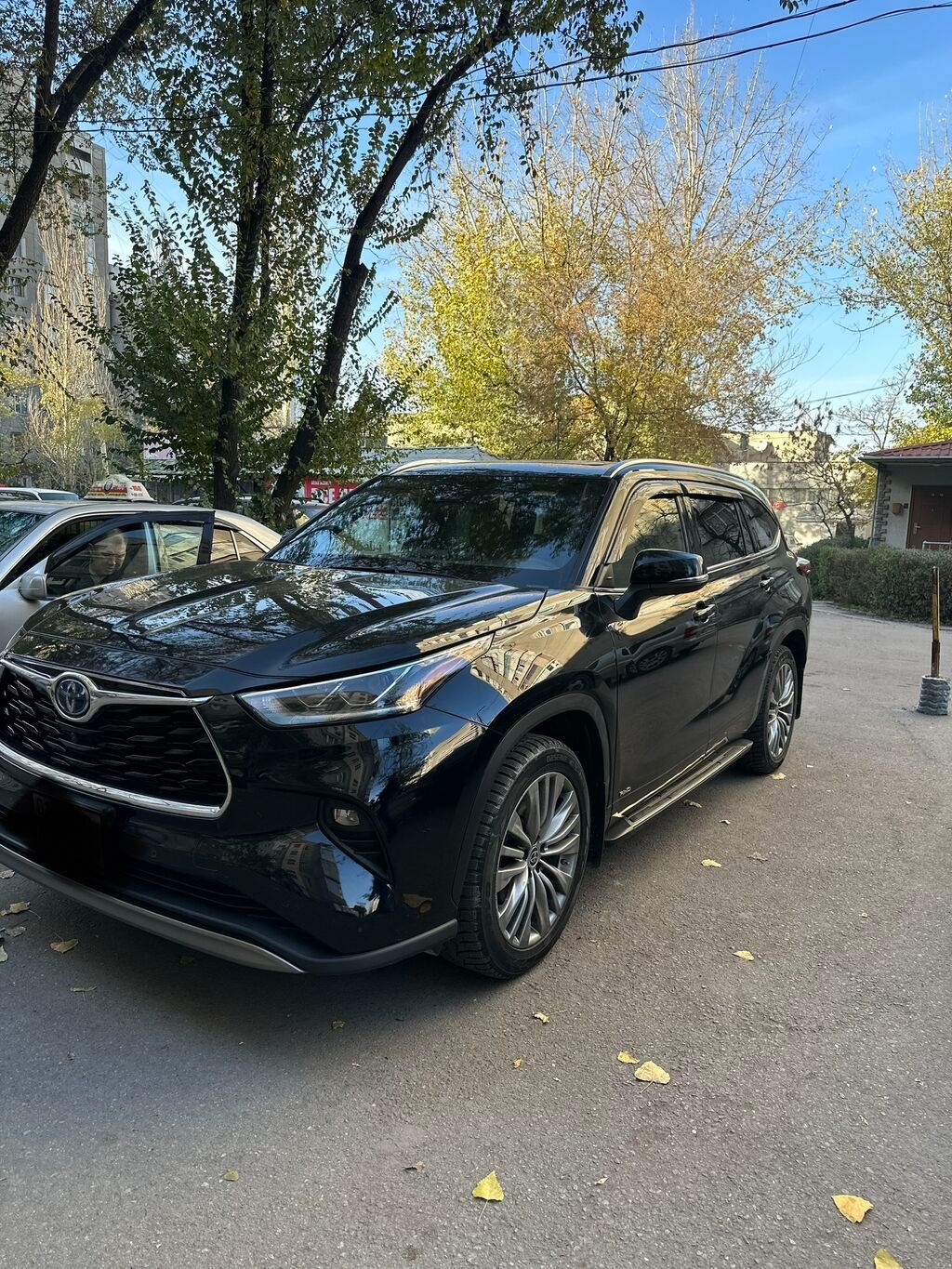 Toyota Highlander: 2021 г., 2.5 л, Автомат, Гибрид, Внедорожник: фото 1