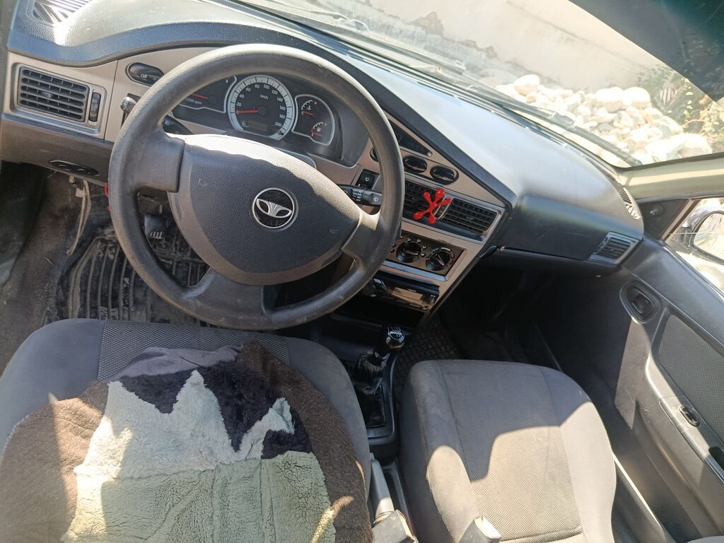 Daewoo Nexia: 2008 г., 1.5 л, Механика, Седан: фото 2