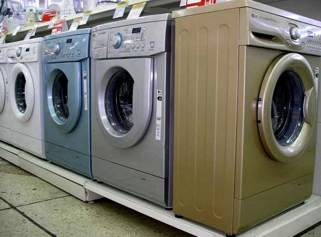 Где дешевле бытовая техник. Магазин стиральных машин. Стиральные машинки много. Самая дешевая машинка автомат. Магазин техники стиральная машина.