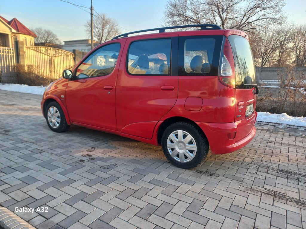 Toyota Yaris: 2005 г., 1.5 л, Автомат, Бензин, Универсал: фото 7