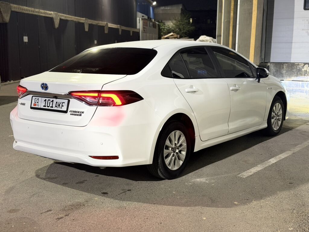 Toyota Corolla: 2021 г., 1.8 л, Вариатор, Гибрид, Седан: фото 4