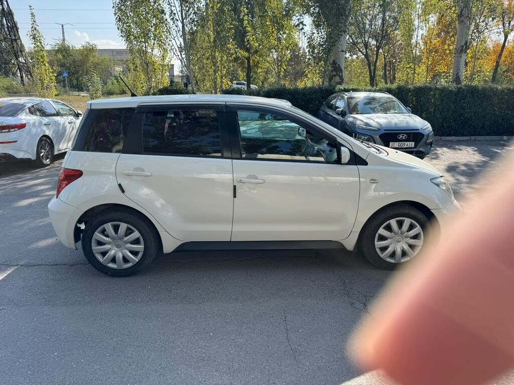 Toyota Ist: 2003 г., 1.3 л, Автомат, Бензин, Хэтчбэк: фото 3