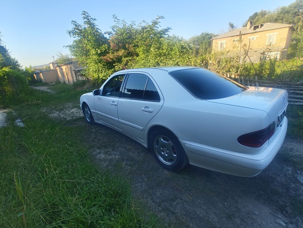 Mercedes-Benz E-Class: 2000 г., 2.4 л, Механика, Бензин, Седан: фото 3