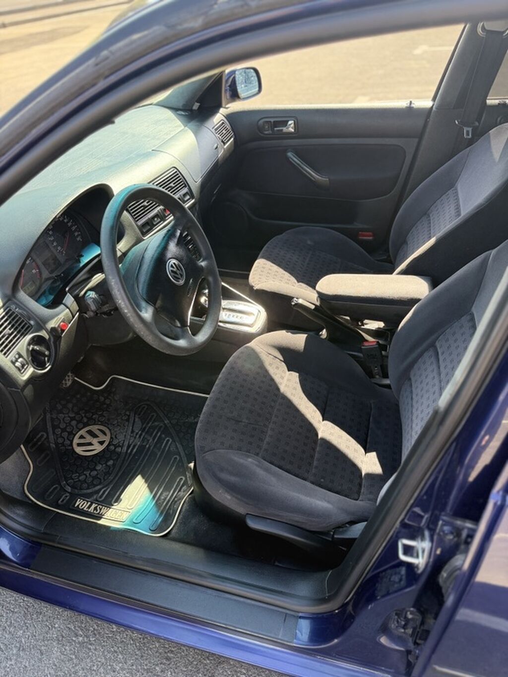 Volkswagen Golf: 2004 г., 1.6 л, Автомат, Бензин, Хэтчбэк: фото 7
