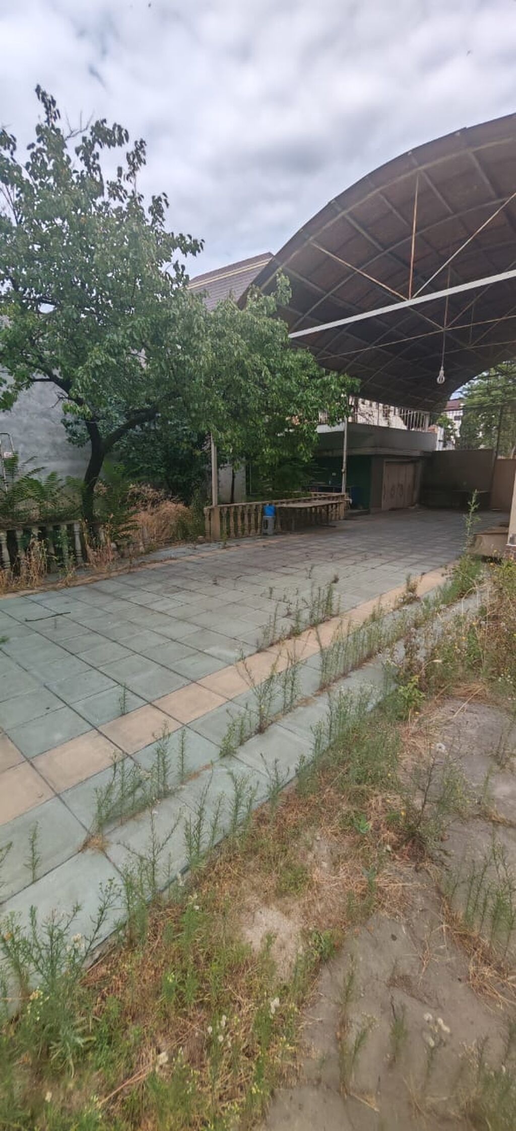 7 otaqlı, 250 kv. m, Orta təmir