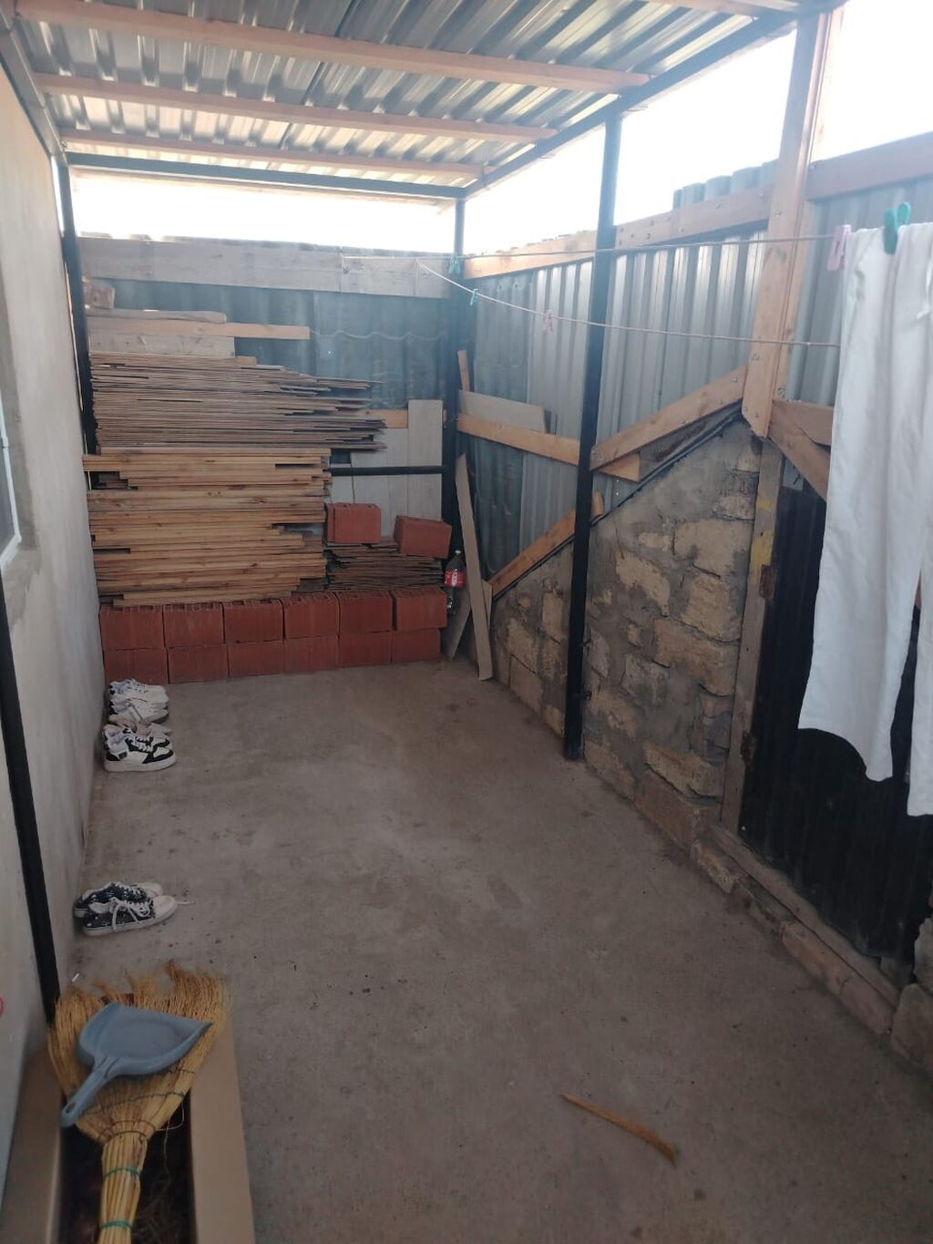 Sumqayit şəh corat bağları 4 ün yolunda 2 otaq tam əşyali səliqəli ev