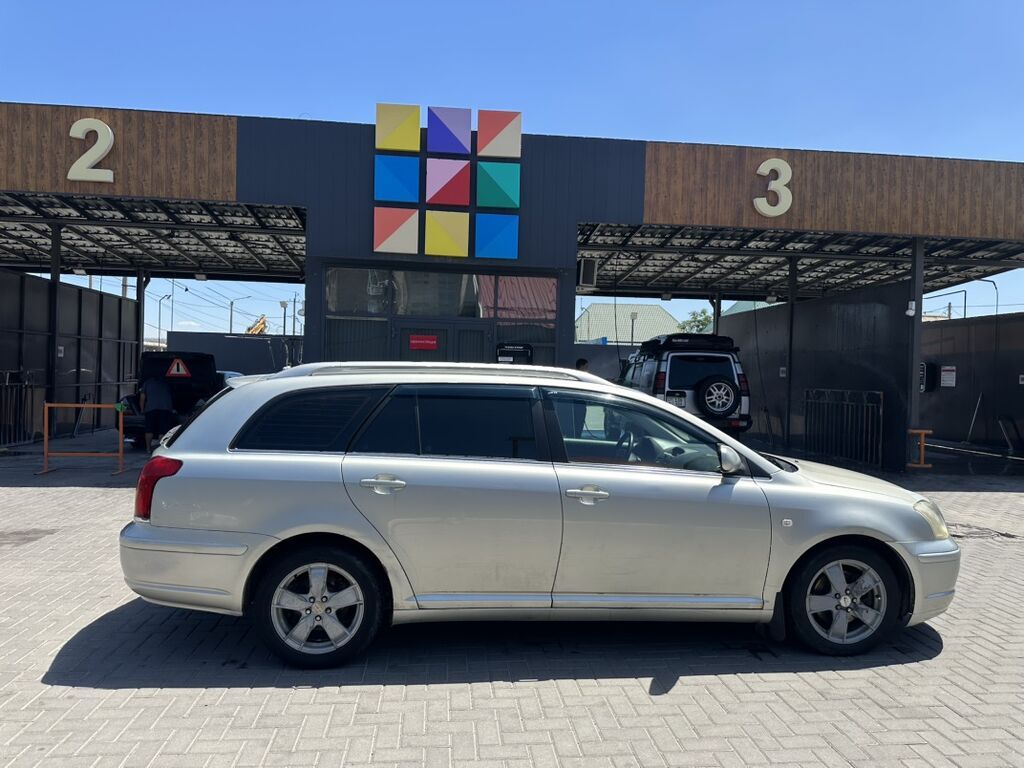 Toyota Avensis: 2004 г., 2 л, Механика, Бензин, Универсал: фото 5