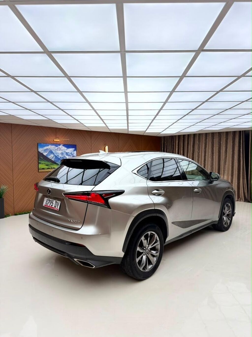 Lexus NX: 2020 г., 2 л, Автомат, Бензин, Кроссовер: фото 4